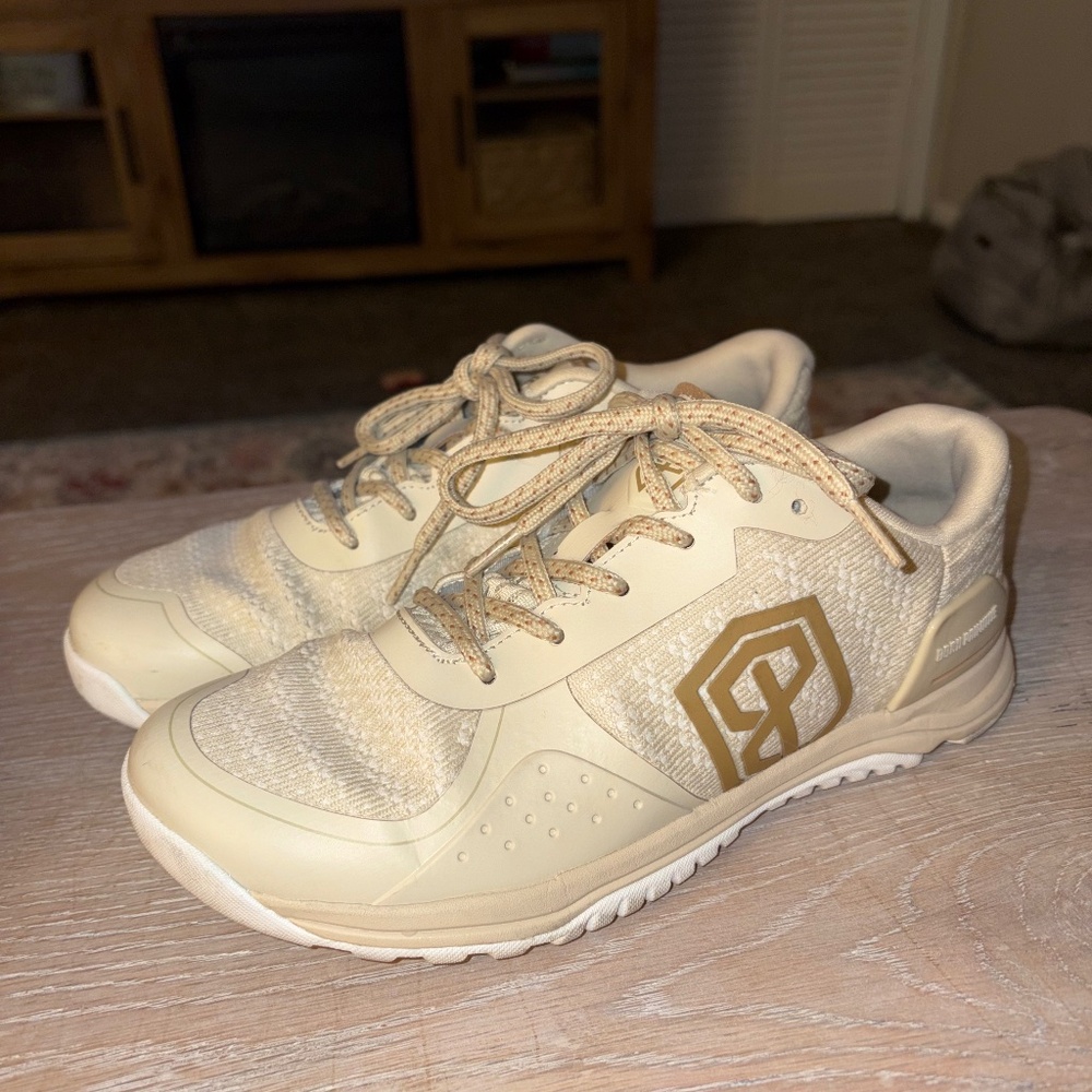 Born primitive trainers - image 1